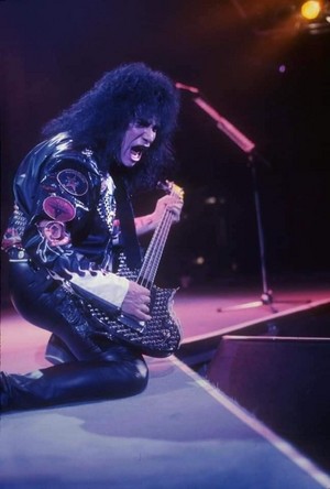  Gene ~Wichita, Kansas...May 9, 1990 (Hot in the Shade Tour)
