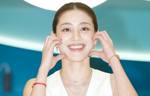 Jihyo at the Fred Jewerly Event