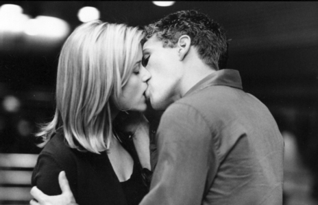  What song was playing during the escalator/sex scene in Cruel Intentions? ♥
