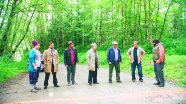  2x02 “We Are Both”, how did the dwarfs decide who should be the one to पार करना, क्रॉस the red line, and see what happens when they leave Storybrooke?