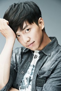  Lee Seung Gi act as what in Gu Family Book?