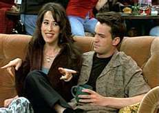  What did Chandler do to get Janice unintrested in the house अगला door to him and Monica?