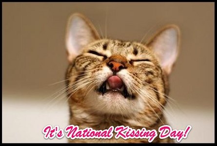  When Is National/International キス Day?