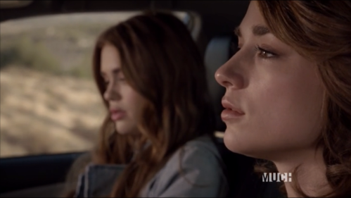 What book was Lydia reading in the car in 3x05