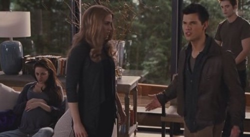  Who didn't speak in this scene (when Jacob saw Bella pregnant for 1st time)?