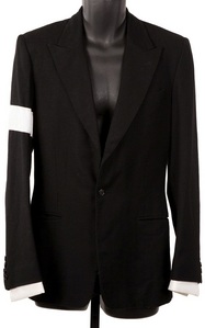  This is the chaqueta Michael wore during his live performance at the 1993 American música Awards