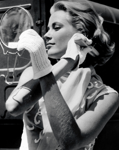  True o False: In 1999, the American Film Institute ranked Grace Kelly 13th in its lista of parte superior, arriba female stars of American cinema.