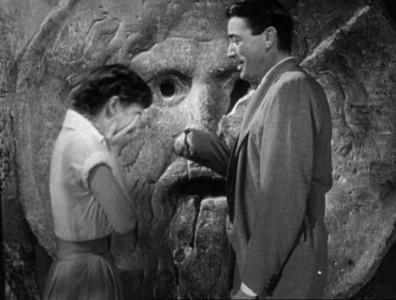  True oder False: The famous "Mouth of Truth" scene was ad-libbed Von Gregory Peck.