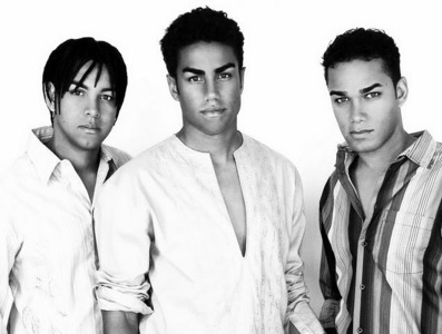  Alongside Brownstone, 3T, which consisted of Michael's three nephews, was the सेकंड R&B vocal group to sign with Michael's label, MJJ Records, back in 1994