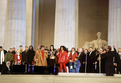 Aretha endorsed Democrat, Bill Clinton, for the 1992 Presidential election