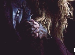 Who are holding hands in this scene.