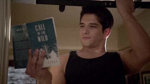  What book Scott is membaca in this scene.