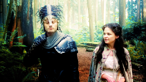  What was the Huntsman assigned to do por the Evil queen in 1x07?