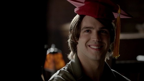 What does Damon hide in Jeremy's graduation cap as a present to him?