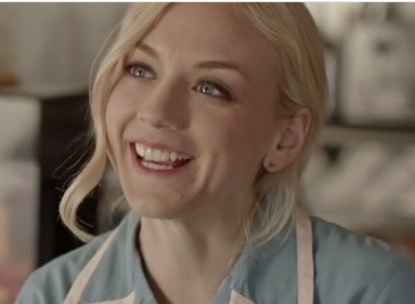  Who does Emily Kinney play?