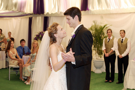  What color were the bridesmaids dresses for Haley and Nathan's wedding?