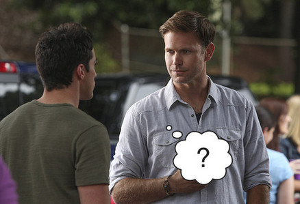  What color cup was Alaric holding at the party?