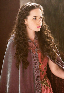  as it is called the character who stars in "reign" ?