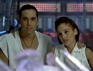 How does Tommy wake up Kimberly after she fainted when he revealed himself to be the White Ranger?