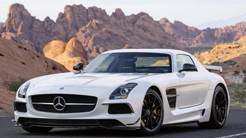  How long does it take for the Mercedes-Benz SLS AMG to accelerate from 0 to 100 km/h?