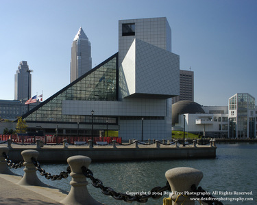 What year did the Rock And Roll Hall Of Fame officially open the public