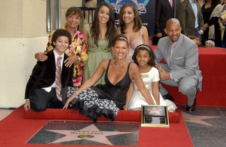 What tahun did Vanessa Williams get a bintang on the Hollywood Walk Of Fame