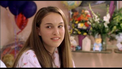 Which actress played Natalie Portman's mom in "Where the Heart Is" ?