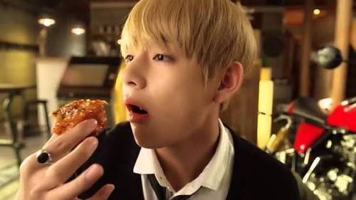  What are V's favourite foods?!