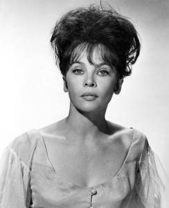  In what سال did Leslie Caron receive her سٹار, ستارہ on the Hollywood Walk of Fame?