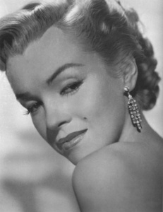 True or False: Marilyn Monroe thought the left side of her face was her 'best' side?