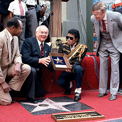  What 年 did Michael Jackson receive a 星, つ星 on the Hollywood Walk Of Fame
