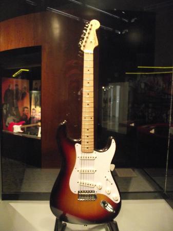  This guitare once belonged to Buddy houx