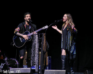  True o False: Alexander Jean (Mark Ballas and his wife BC Jean) went on tour with Lindsey Stirling?