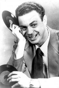 As a disc jockey, Alan Freed has worked with and promoted R and B musik acts during the "'50's