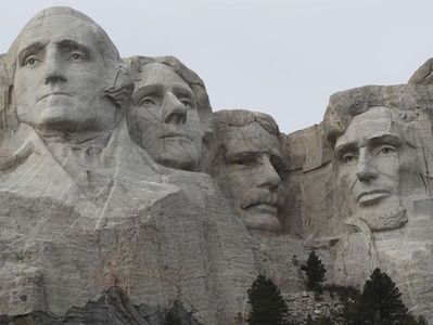  What साल was Mount Rushmore completed