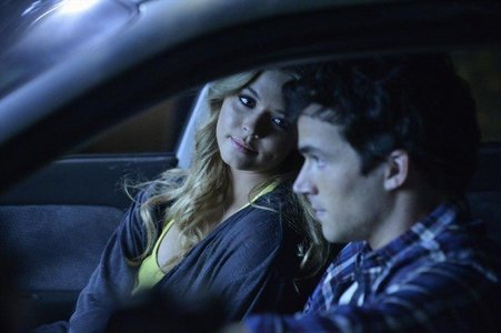 What was the name of the college bar Ezra and Alison used to go to?