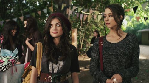  What did Spencer tell Aria after the other Liars stopped her from going to Ezra?