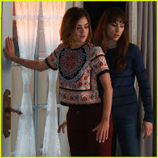 What did Spencer tell Aria after the other Liars stopped her from going to Ezra?