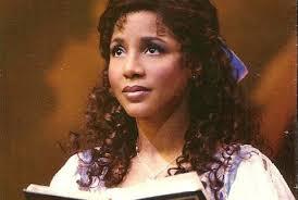  What год did Toni Braxton make her Broaway debut as колокол, колокольчик, белл in the 1994 Дисней musical, Beauty And The Beast