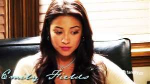  What word did Mona use to describe Emily when she zei Alison assembled the perfect group?