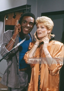  프렌즈 And 연인들 was recorded as a duet between Carl Anderson and Gloria Loring back in 1986