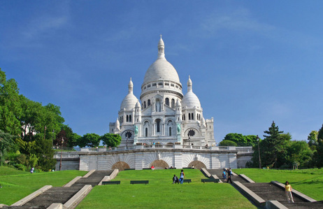  What is the name of the largest ঘণ্টা of the four small bells in the Sacré-Cœur?