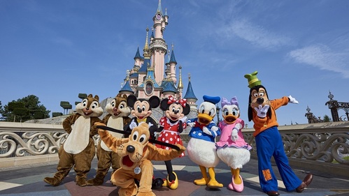  When did Disneyland in Paris open?