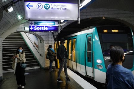  How many stations does the Paris Metro have?
