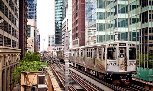  What American city does the এল-মৃত্যু পত্র Train run throughout?