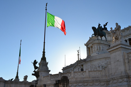  The Italian flag was inspired da what flag introduced during Napoleon’s 1797 invasion of the peninsula?