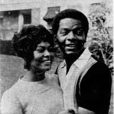 Dionne Warwick was married to actor, Bill Elliott, from 1967 to 1975