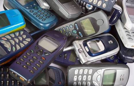 More than 1 billion cell phones were sold in what year?