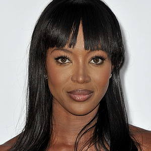  After 次 few years, Naomi's success , she walked the 滑走路 for designers as Gianni Versace, Azzedine Alaïa, and Isaac Mizrahi !!
