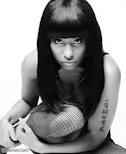  Minaj is the middle sister to brothers Makiya and Jelani, as mentioned in her song "I'm the Best" on her debut album, rosa Friday.